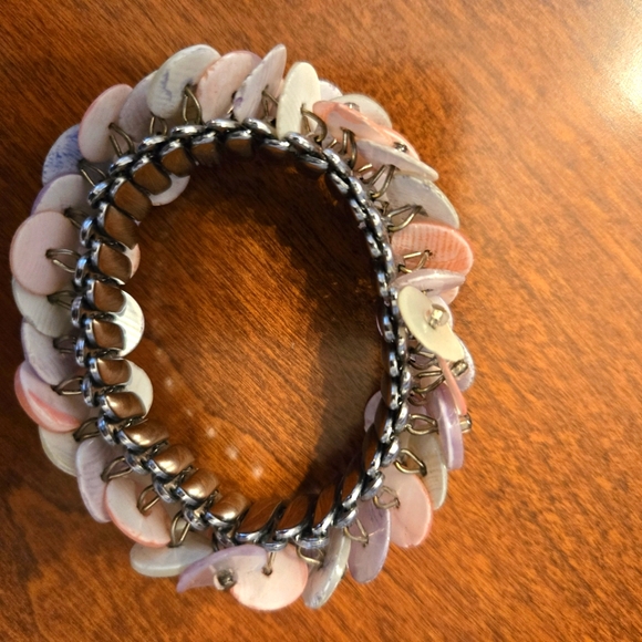 Unique Vintage Shell Disc Bracelet - Picture 7 of 7